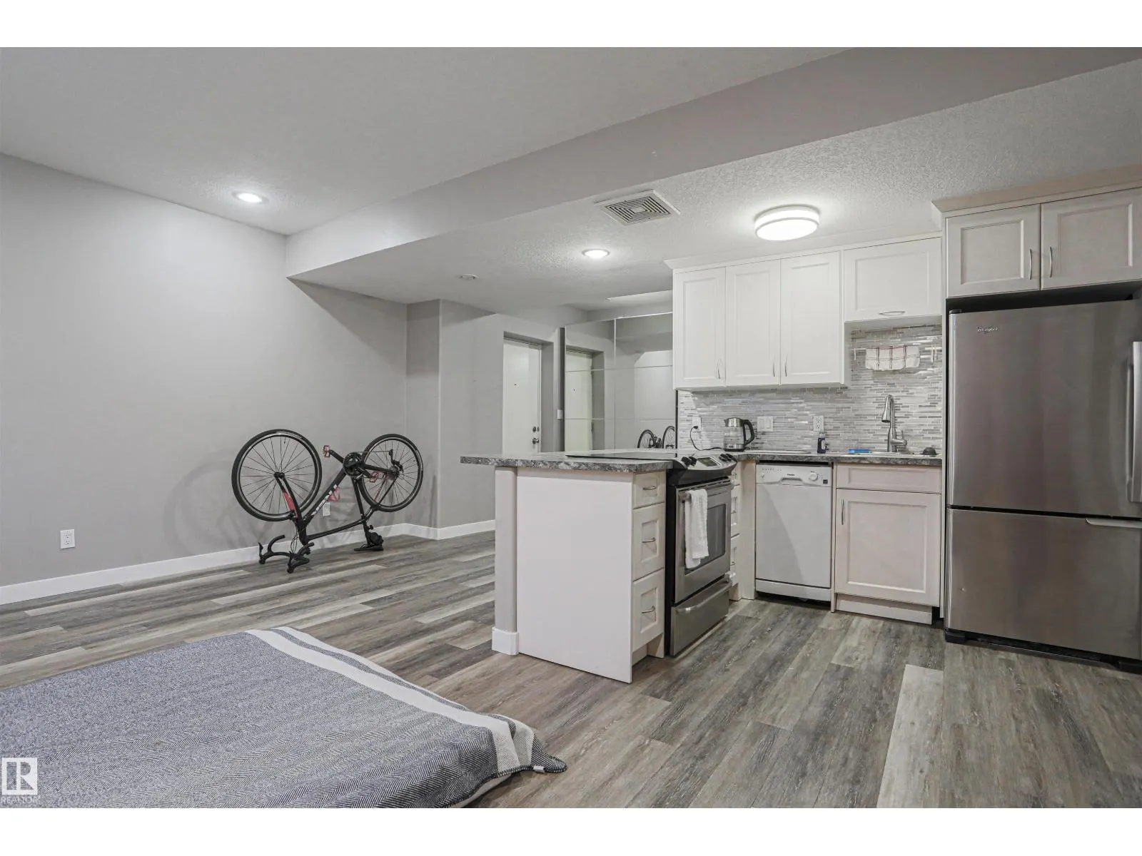 8804 100 ST NW