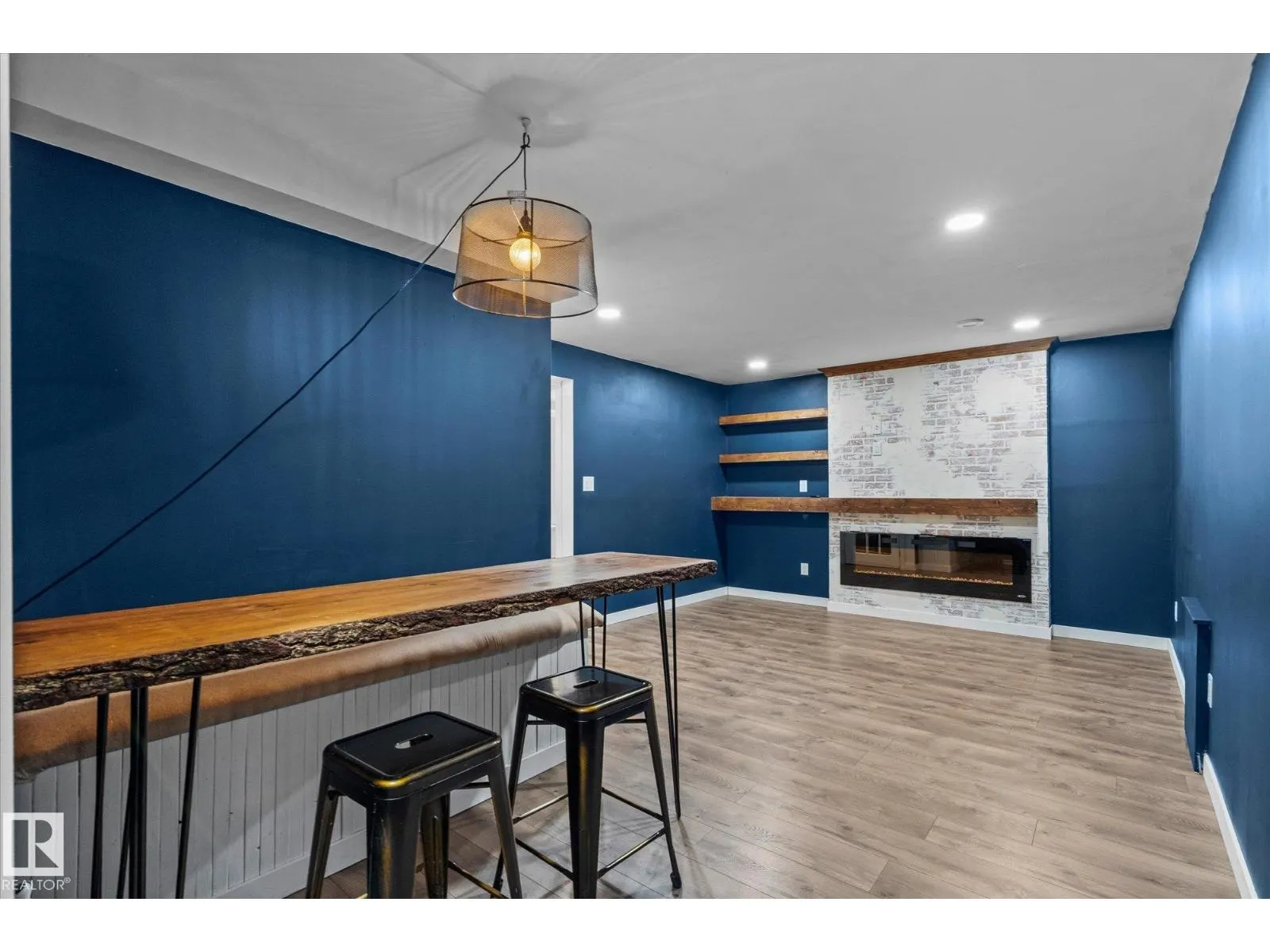 41 MEADOWLAND CR