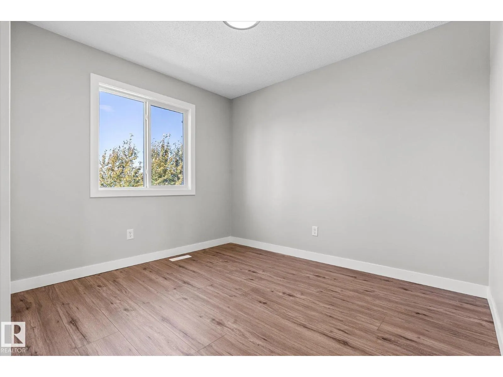 41 MEADOWLAND CR