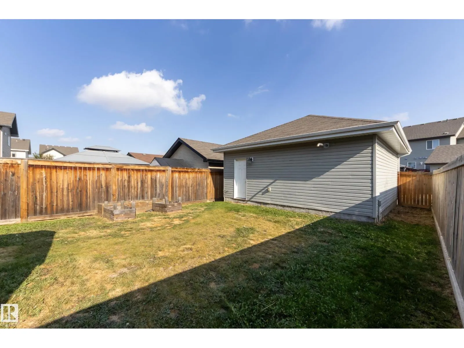 97 Santana Crescent