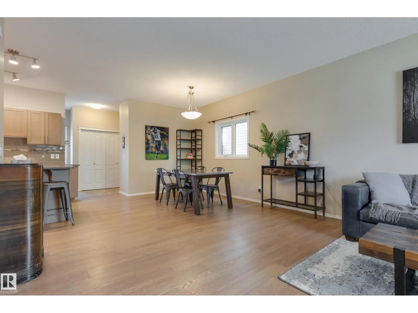 97 Santana Crescent