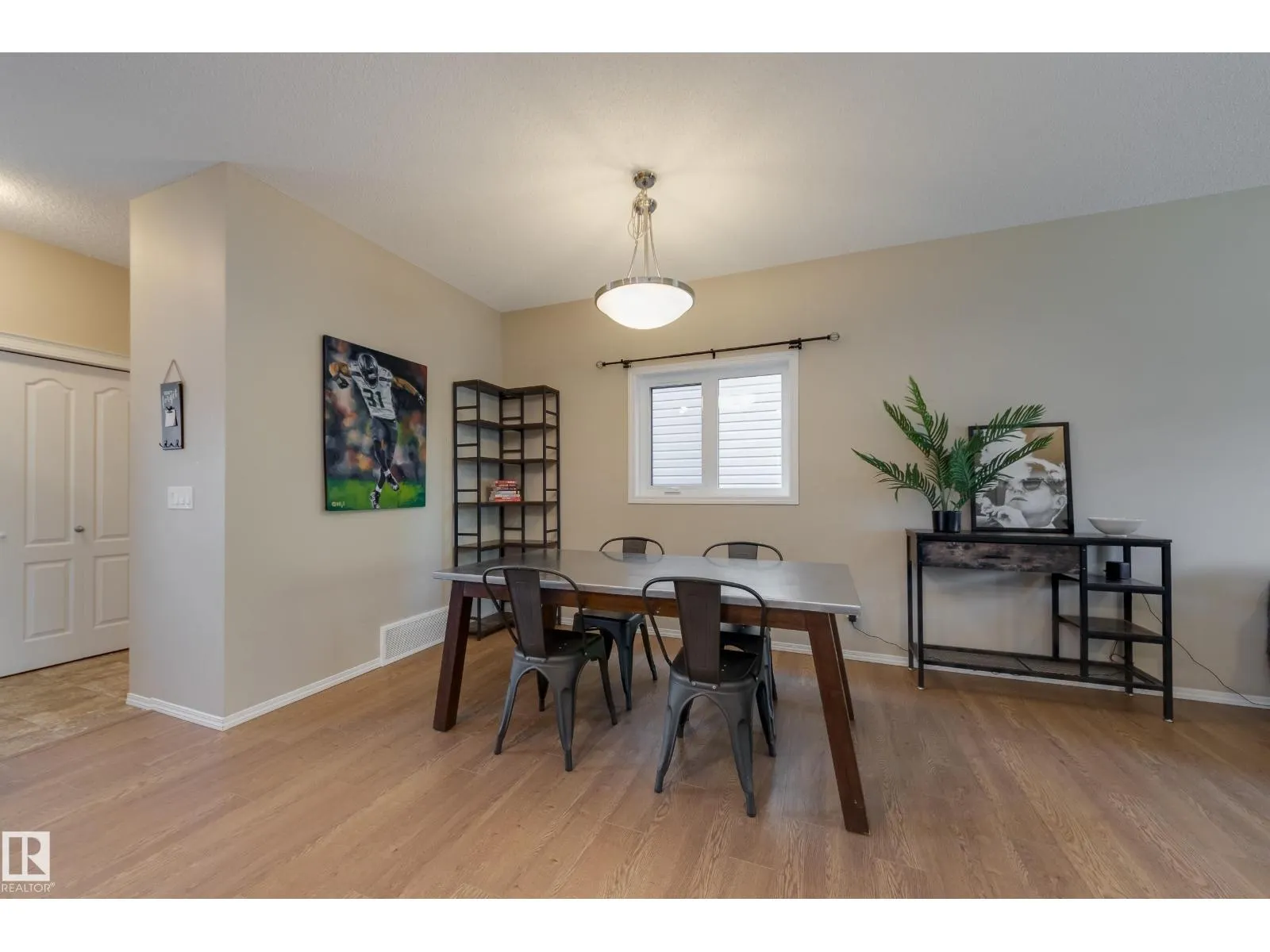 97 Santana Crescent
