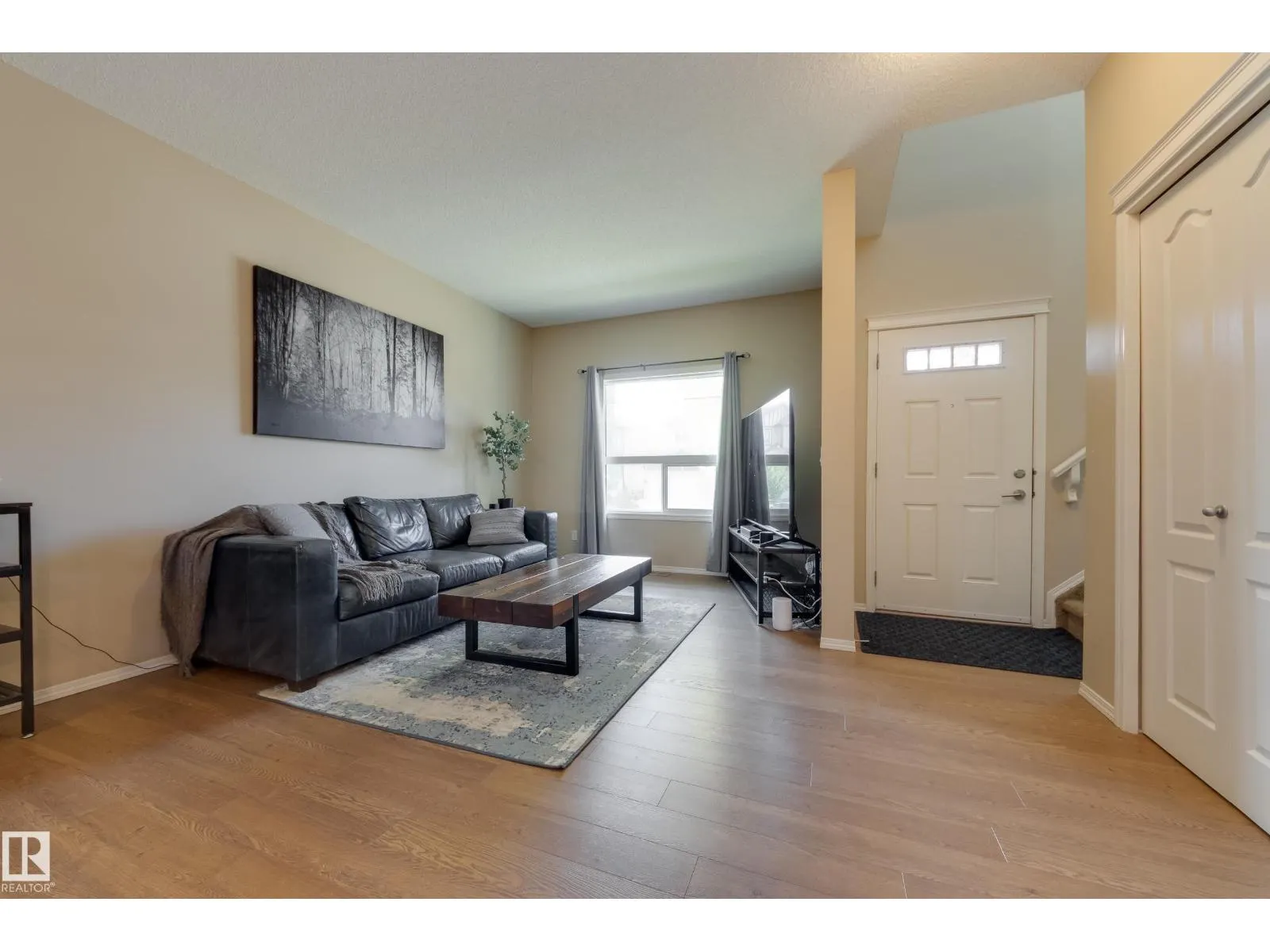 97 Santana Crescent