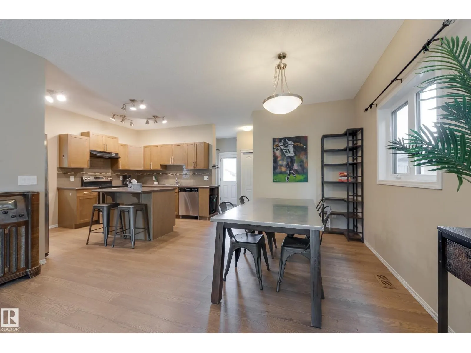 97 Santana Crescent