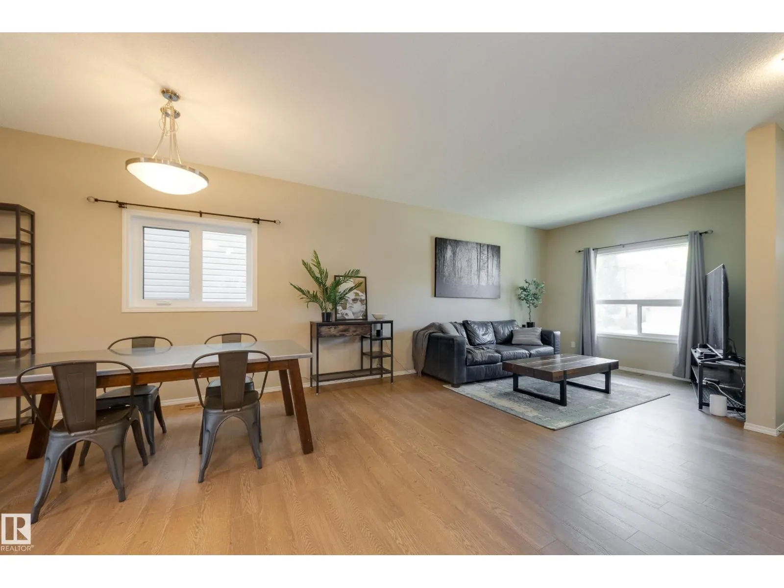 97 Santana Crescent