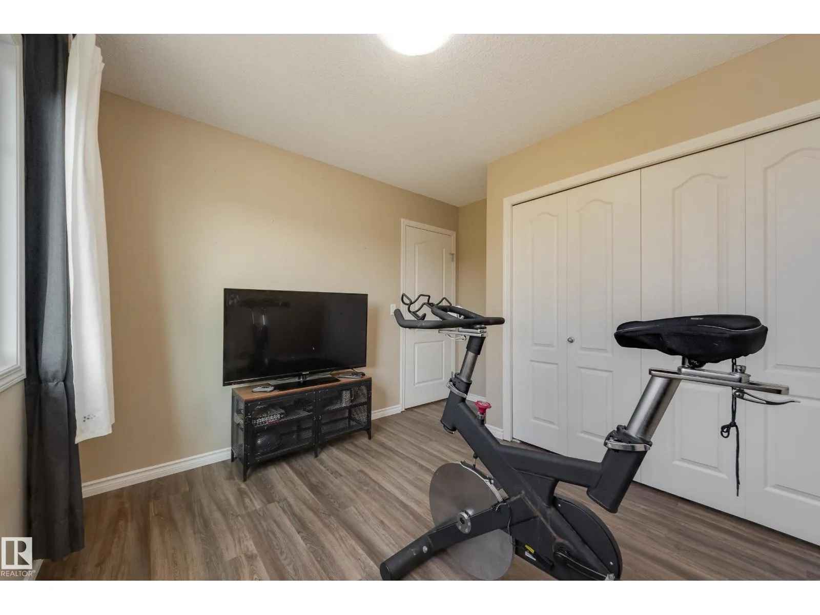97 Santana Crescent