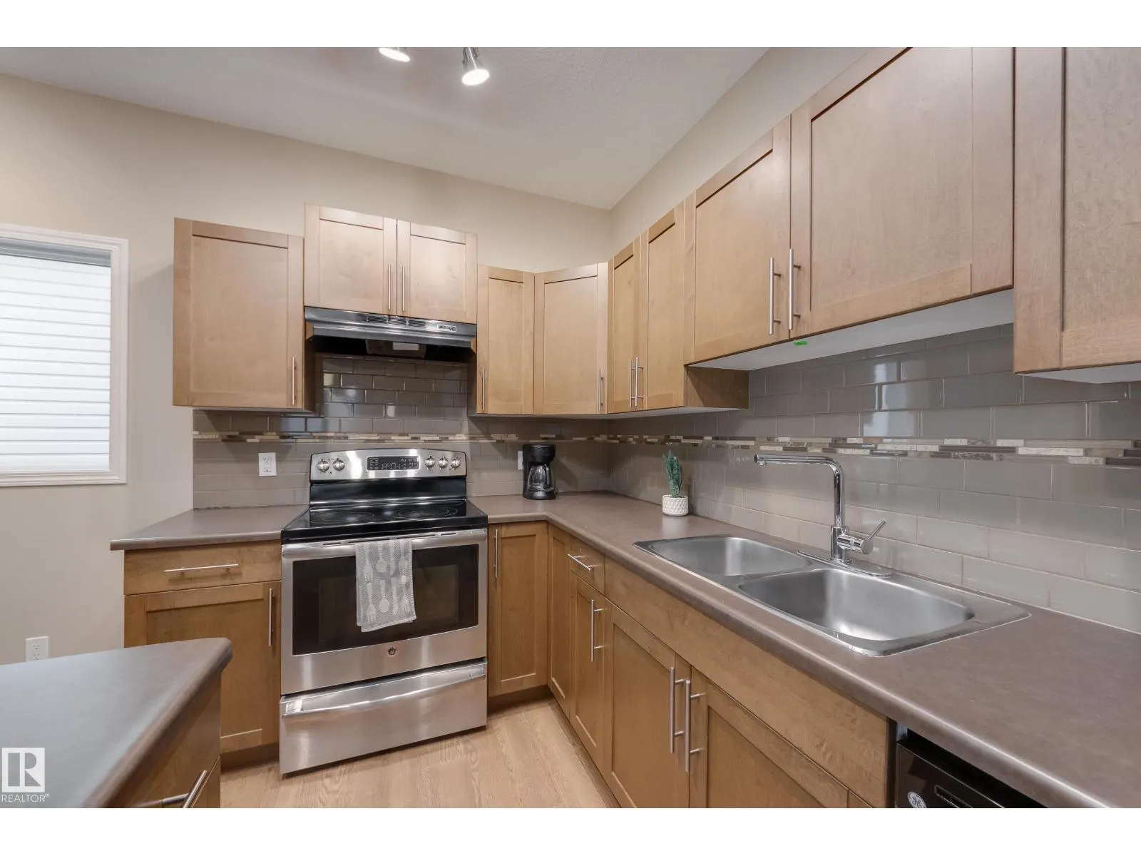 97 Santana Crescent