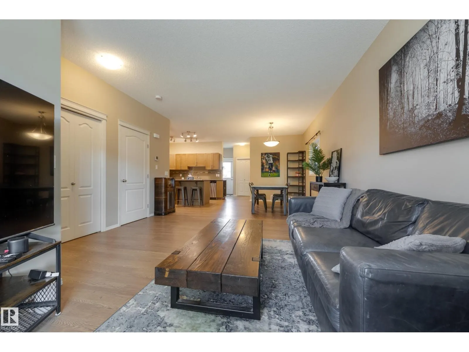 97 Santana Crescent