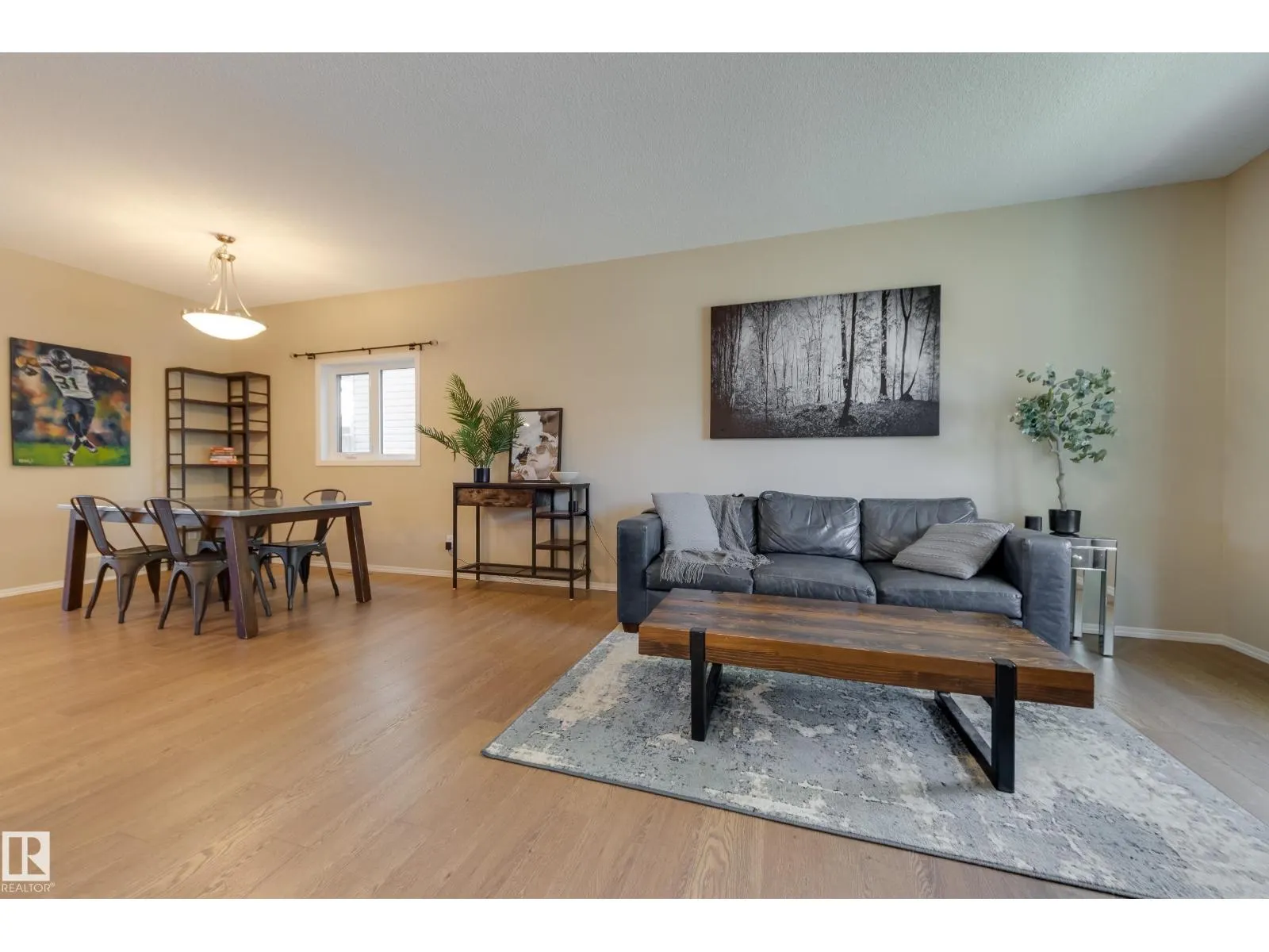 97 Santana Crescent