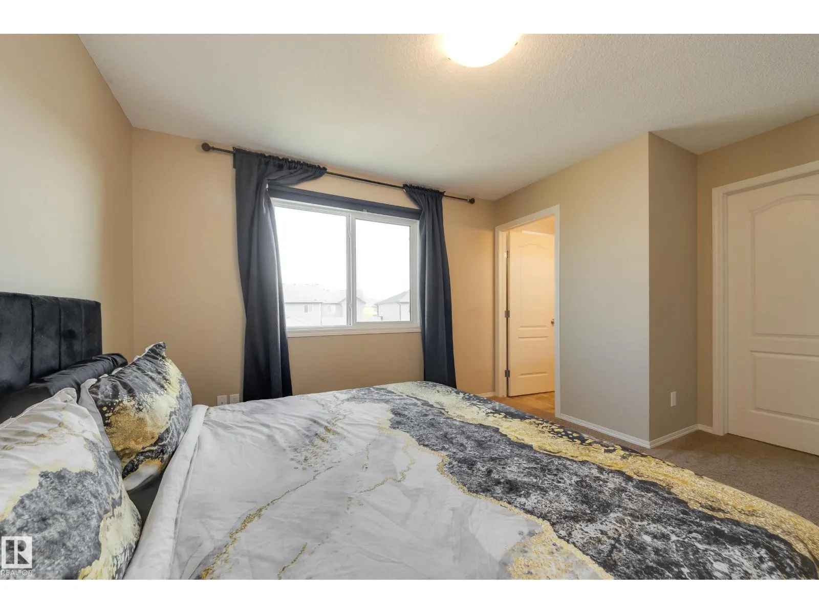 97 Santana Crescent