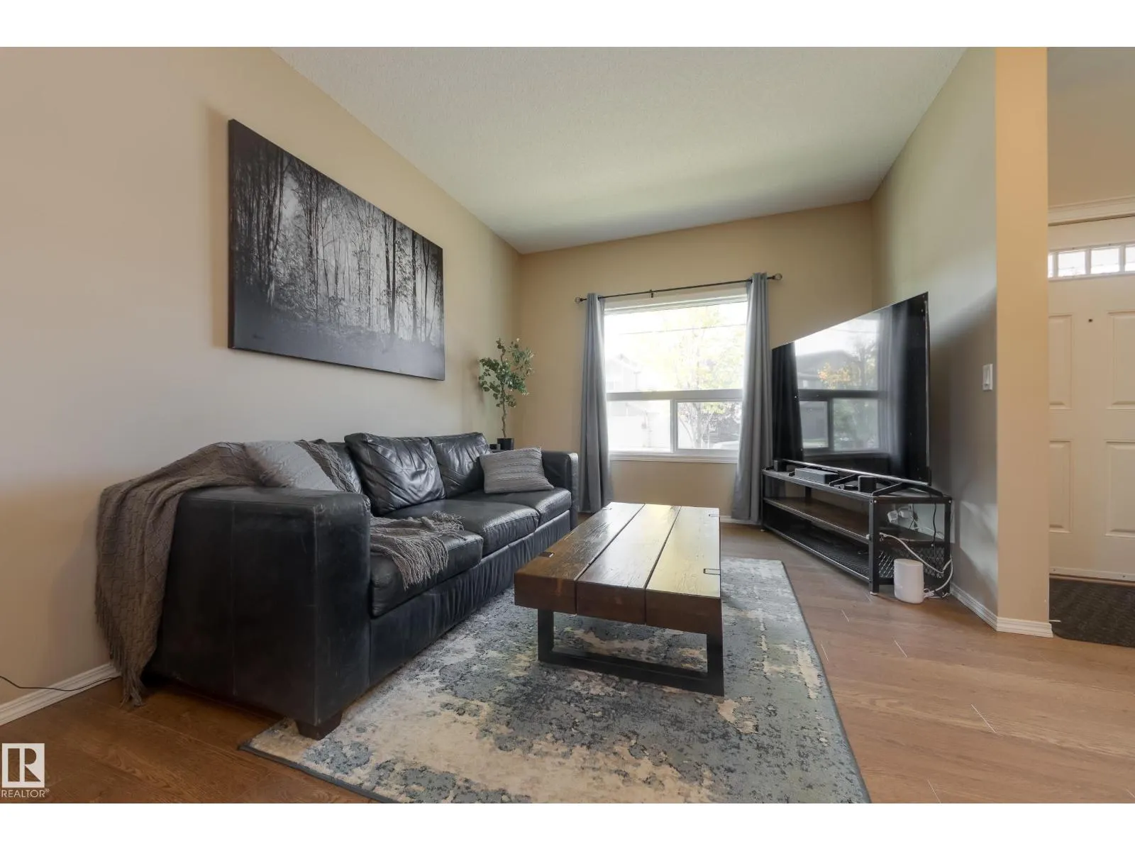 97 Santana Crescent