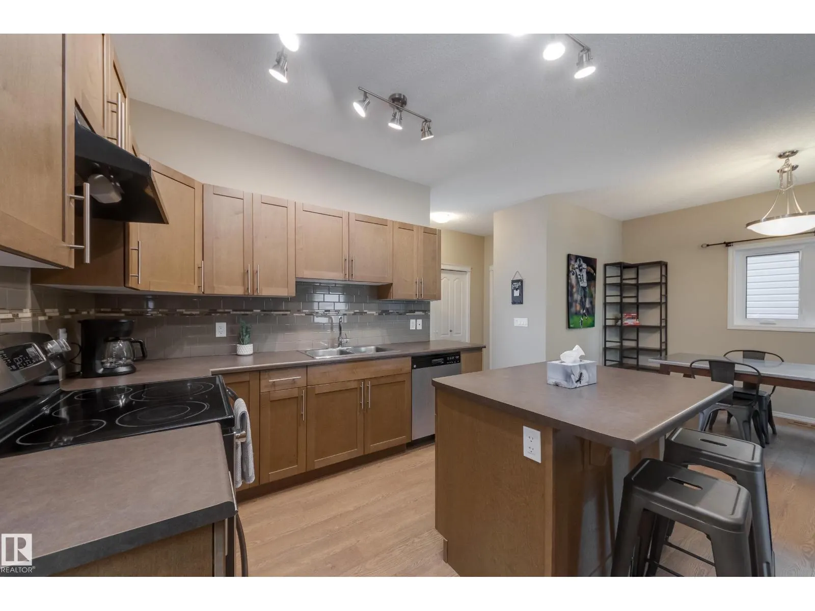 97 Santana Crescent