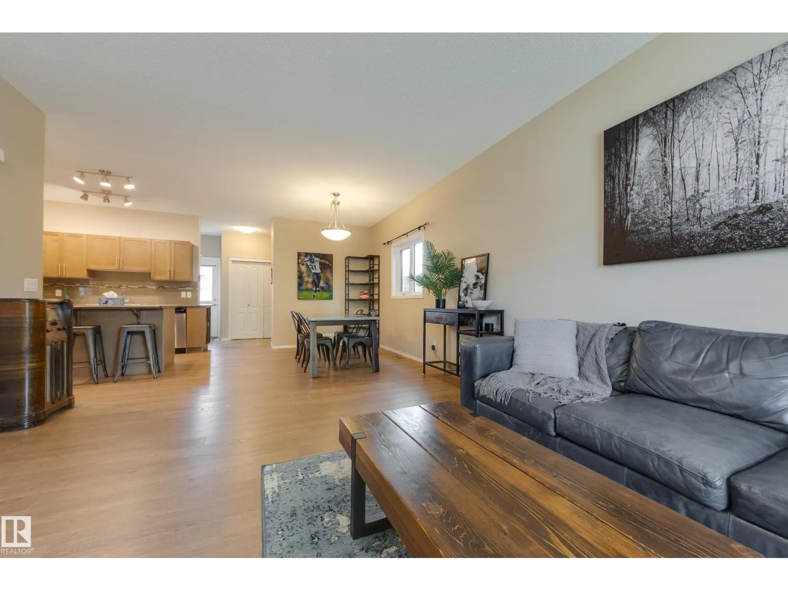 97 Santana Crescent