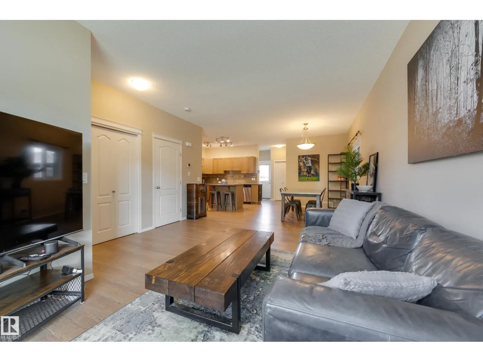 97 Santana Crescent
