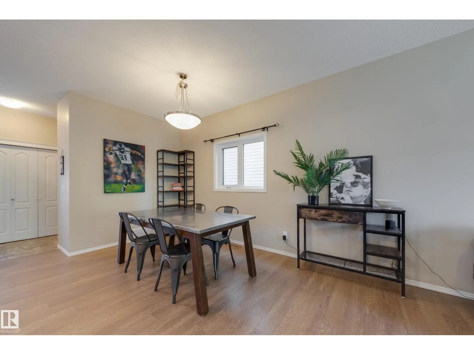 97 Santana Crescent