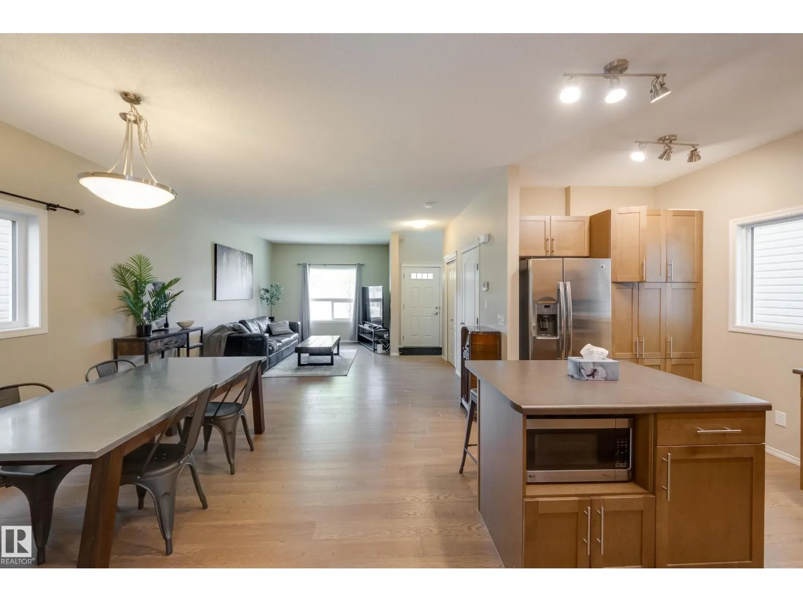 97 Santana Crescent