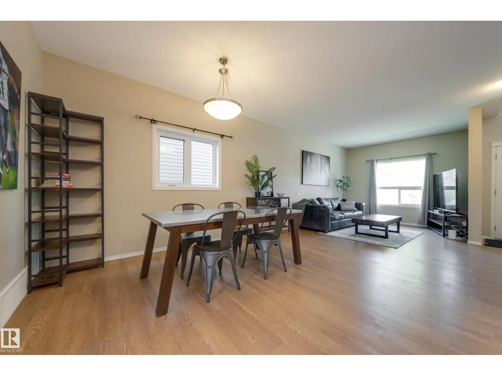 97 Santana Crescent