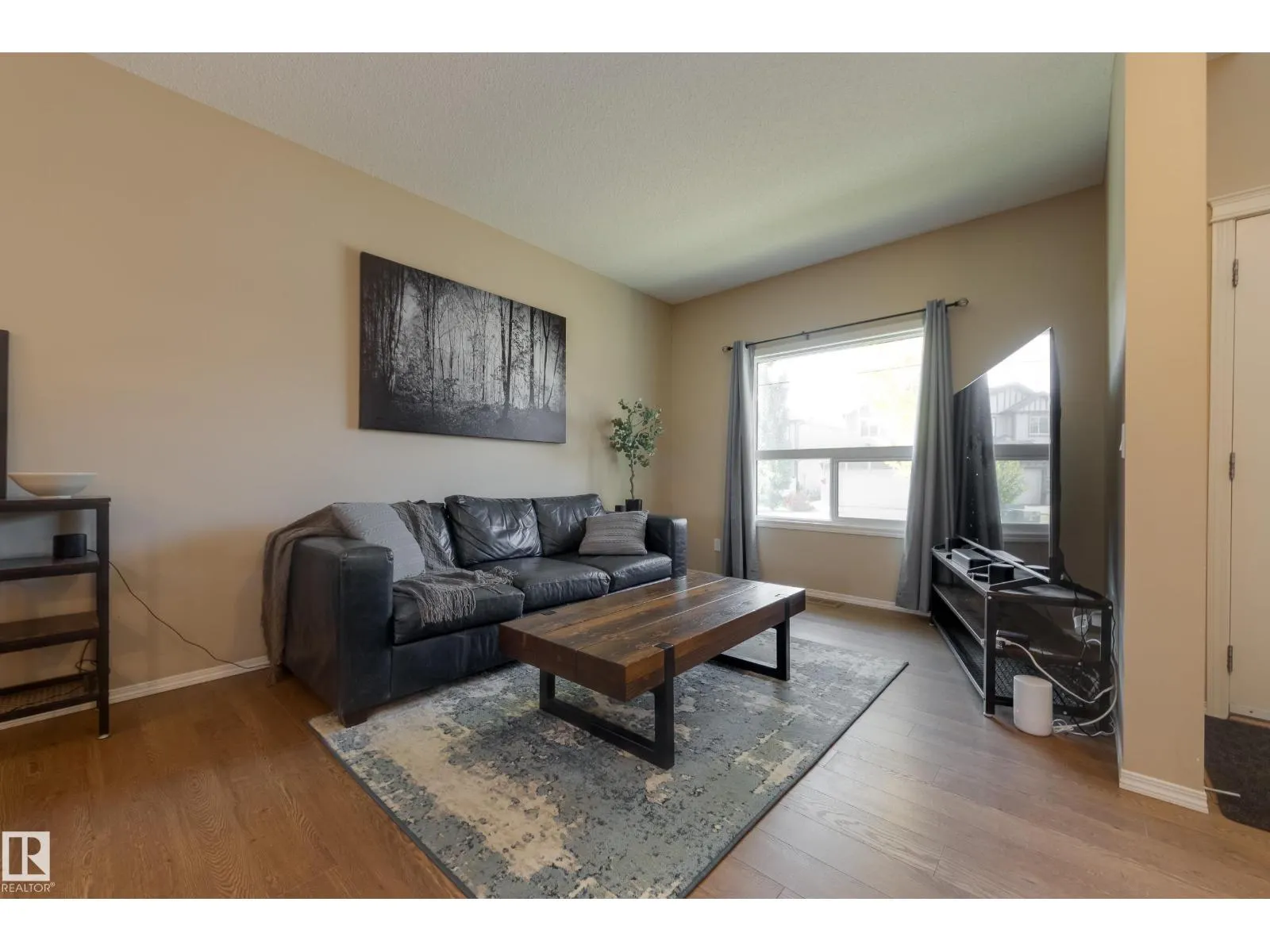 97 Santana Crescent