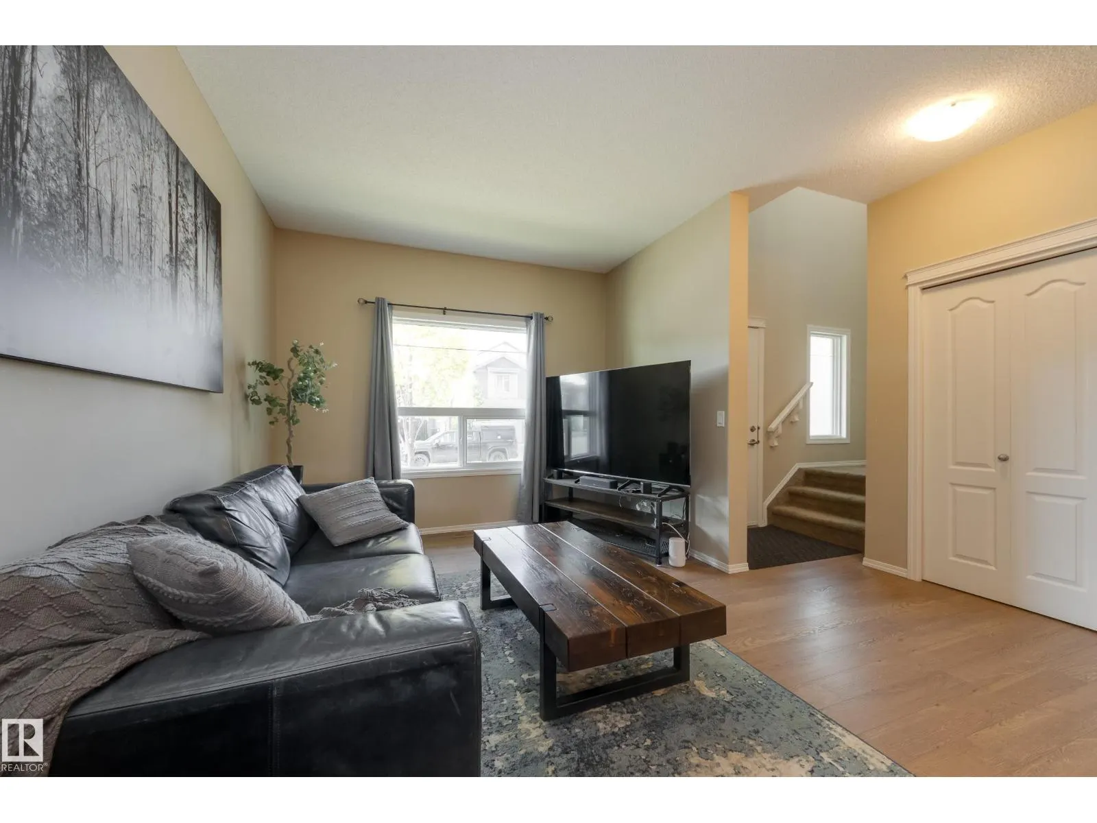 97 Santana Crescent