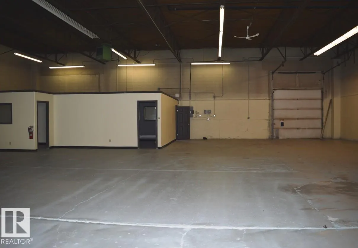 9913 73 AV NW