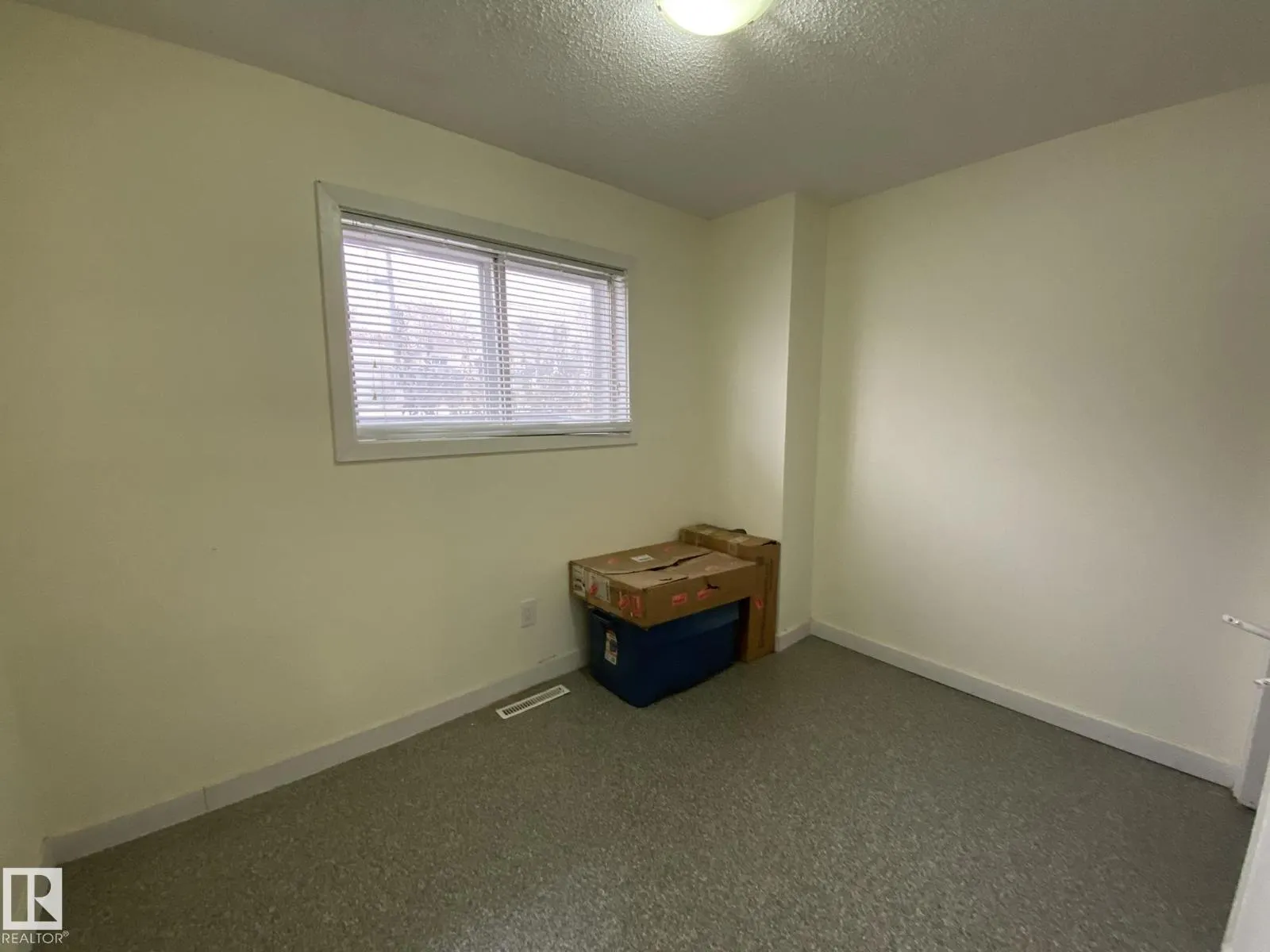 11839 45 ST NW