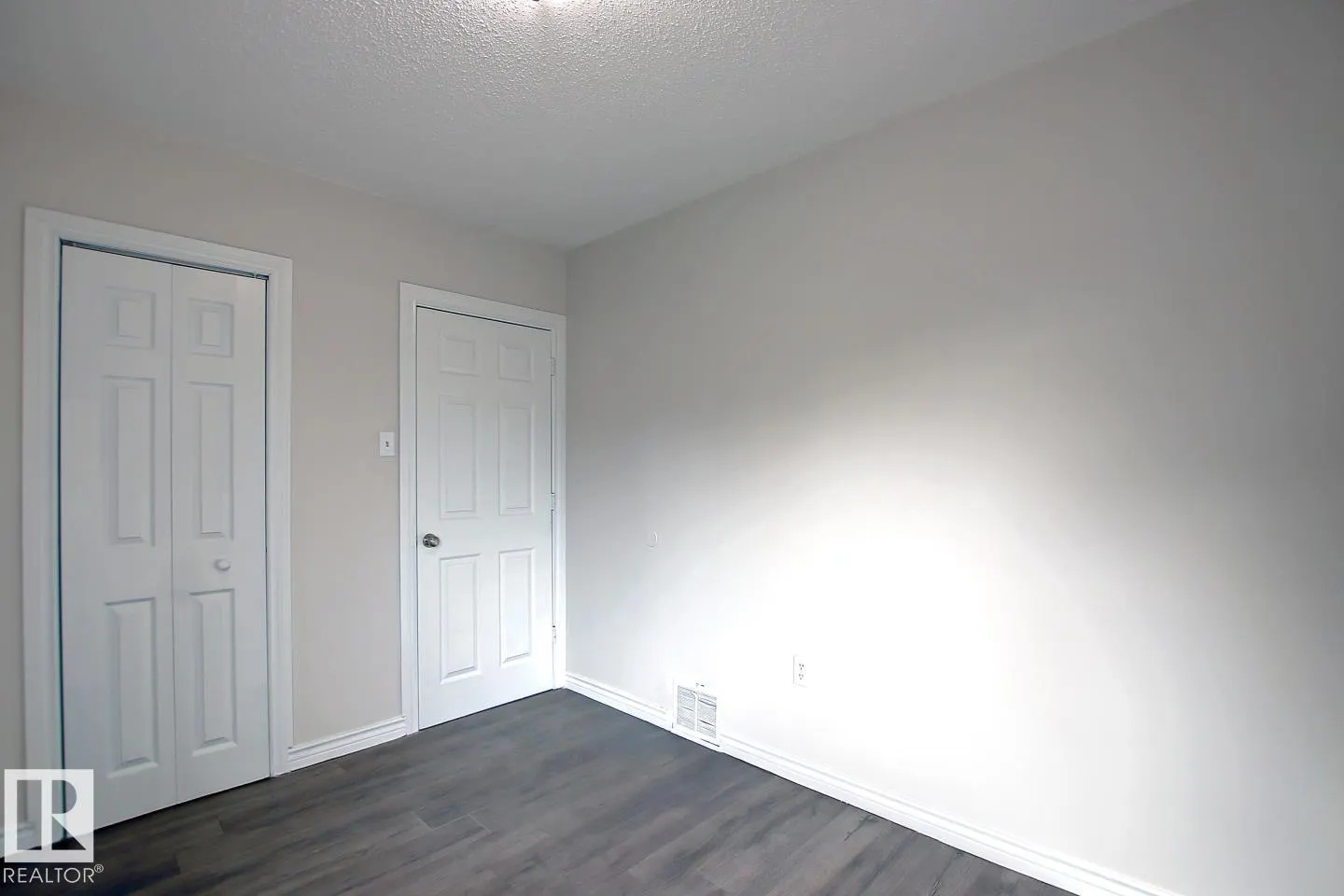 10682 61 AV NW