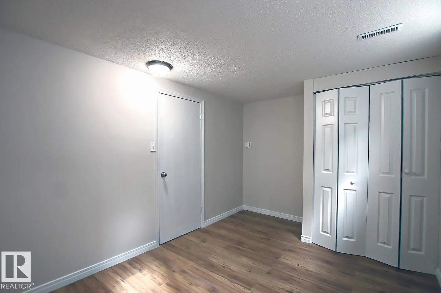 10682 61 AV NW