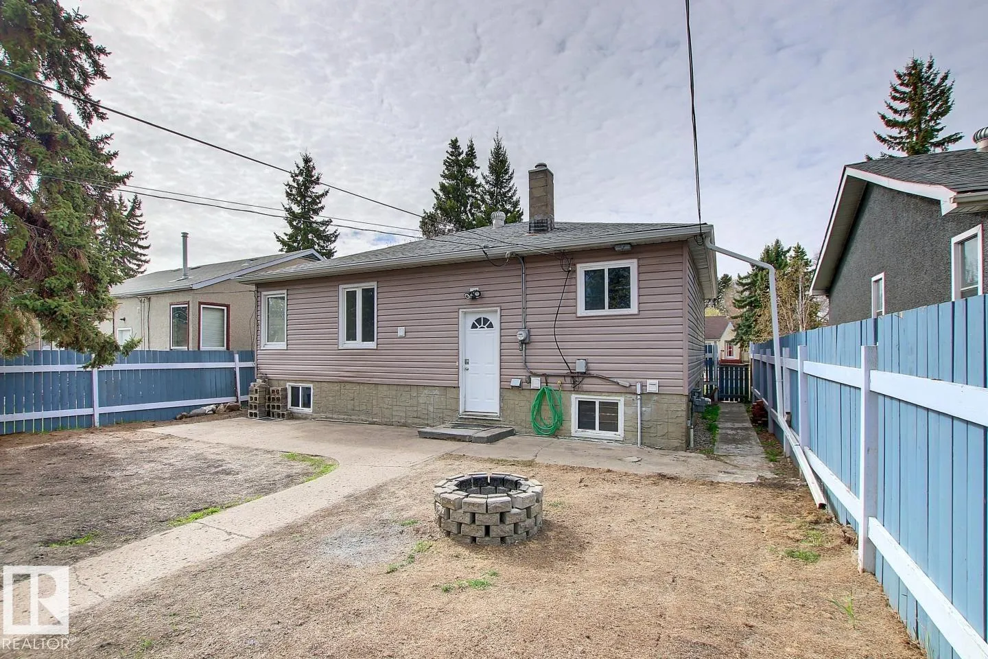 10682 61 AV NW