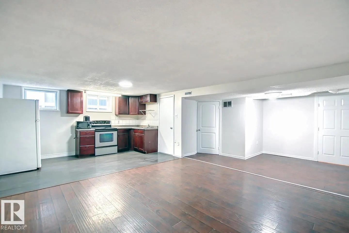 10682 61 AV NW