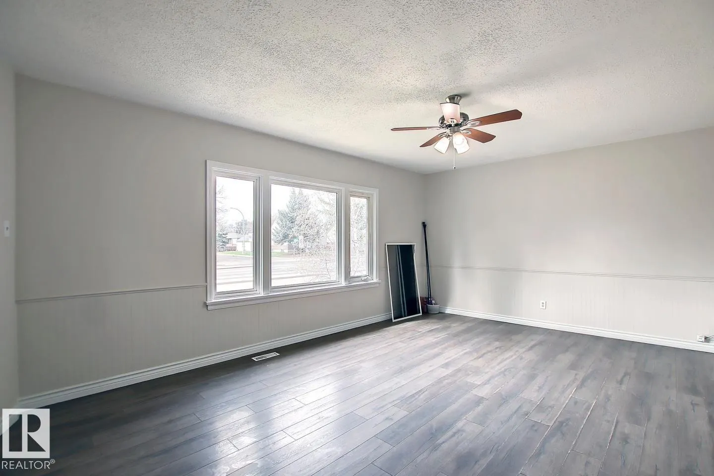 10682 61 AV NW