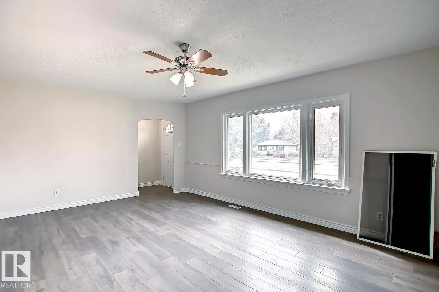 10682 61 AV NW