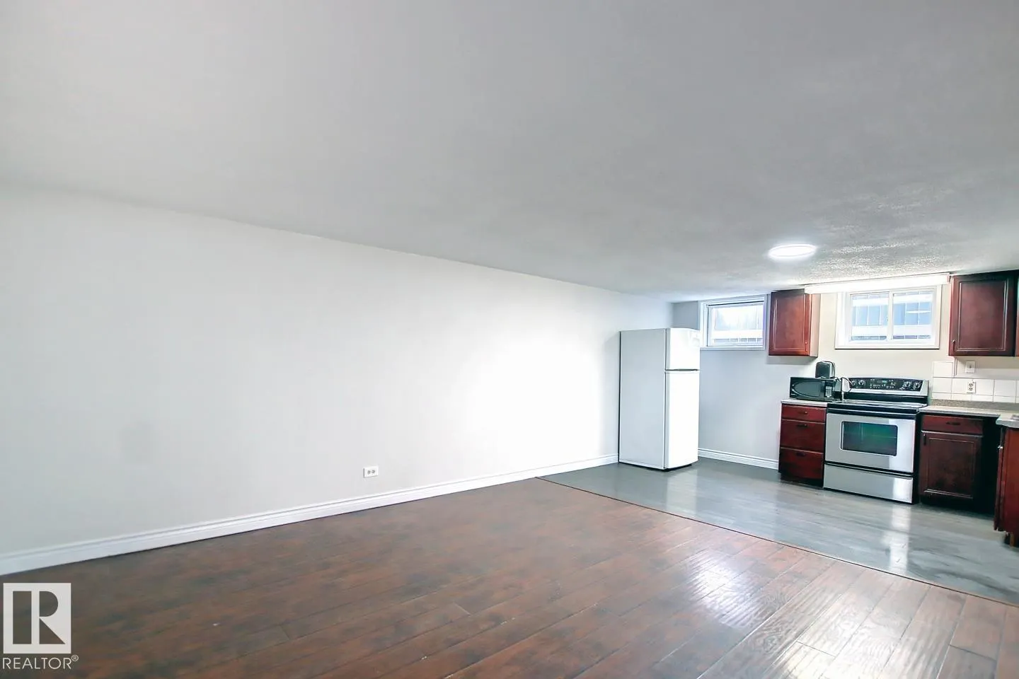 10682 61 AV NW