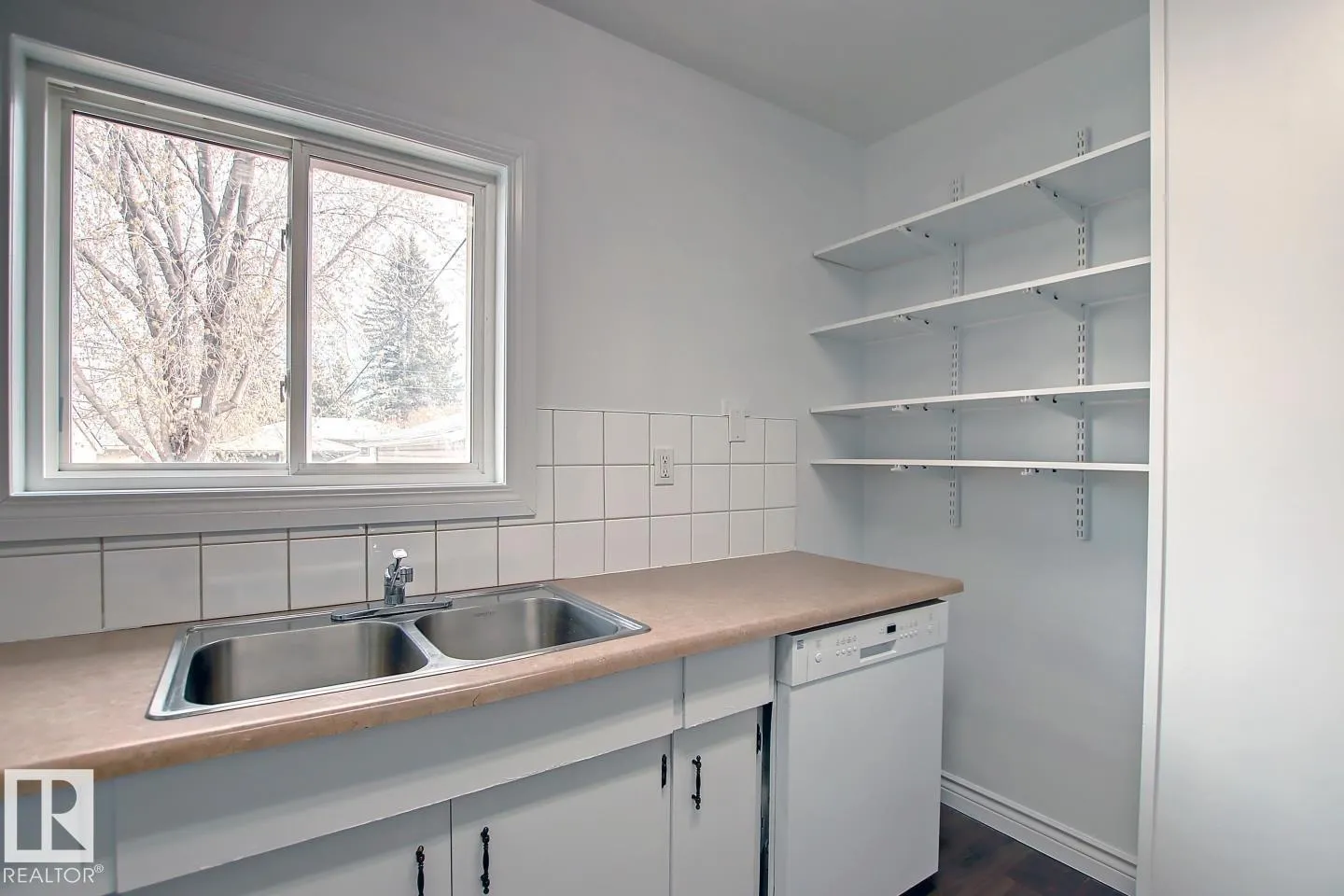 10682 61 AV NW