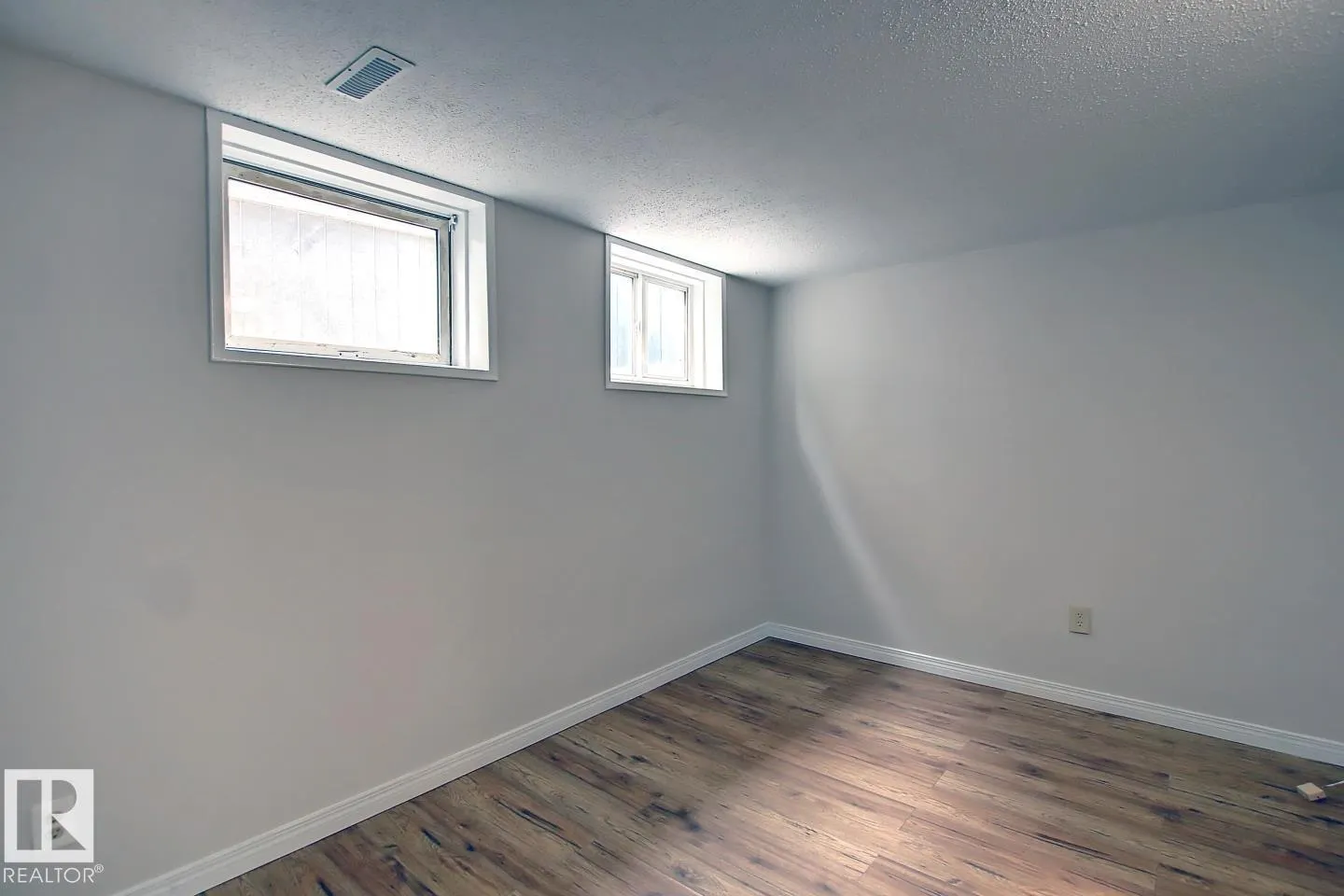 10682 61 AV NW