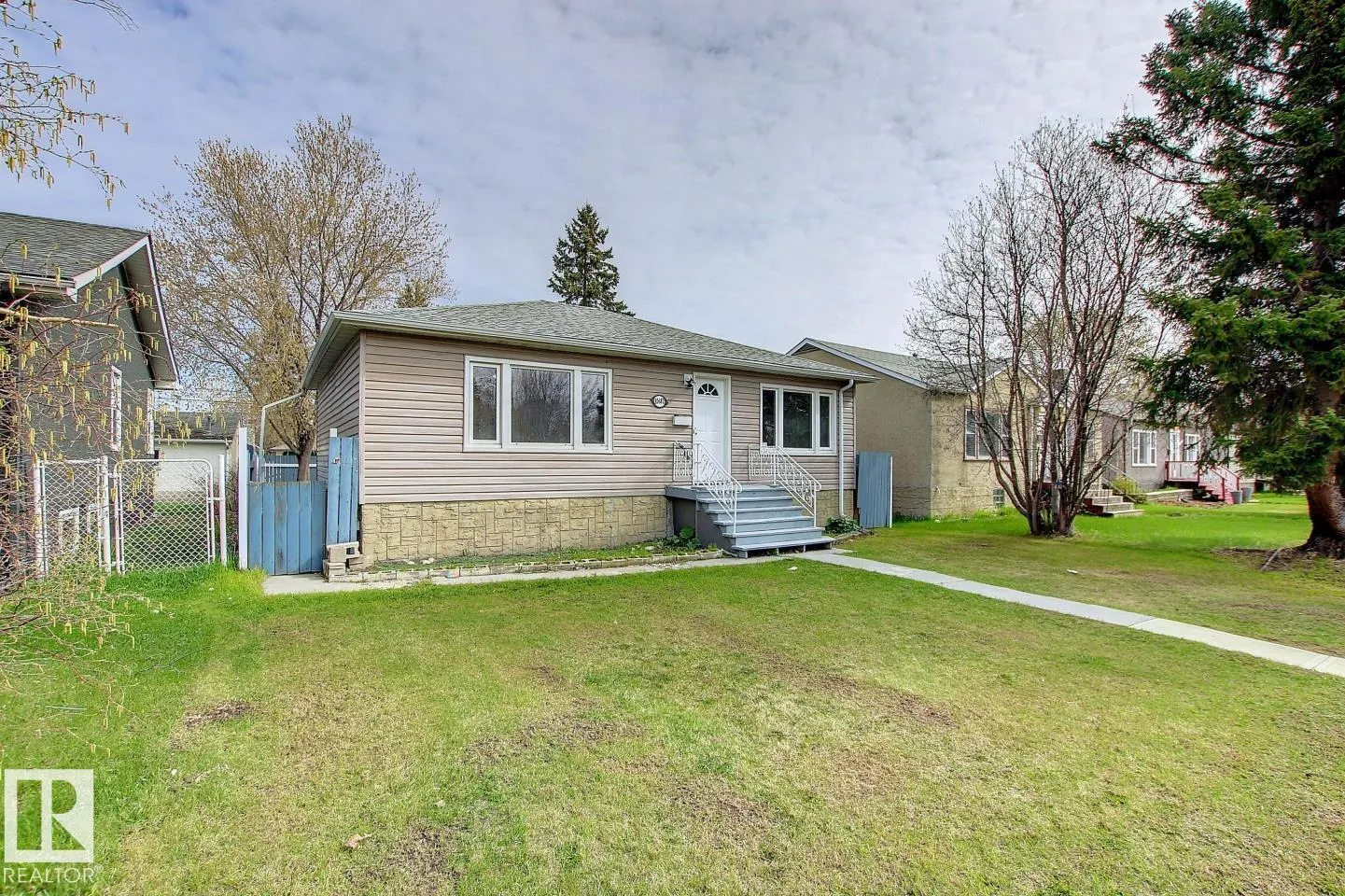 10682 61 AV NW