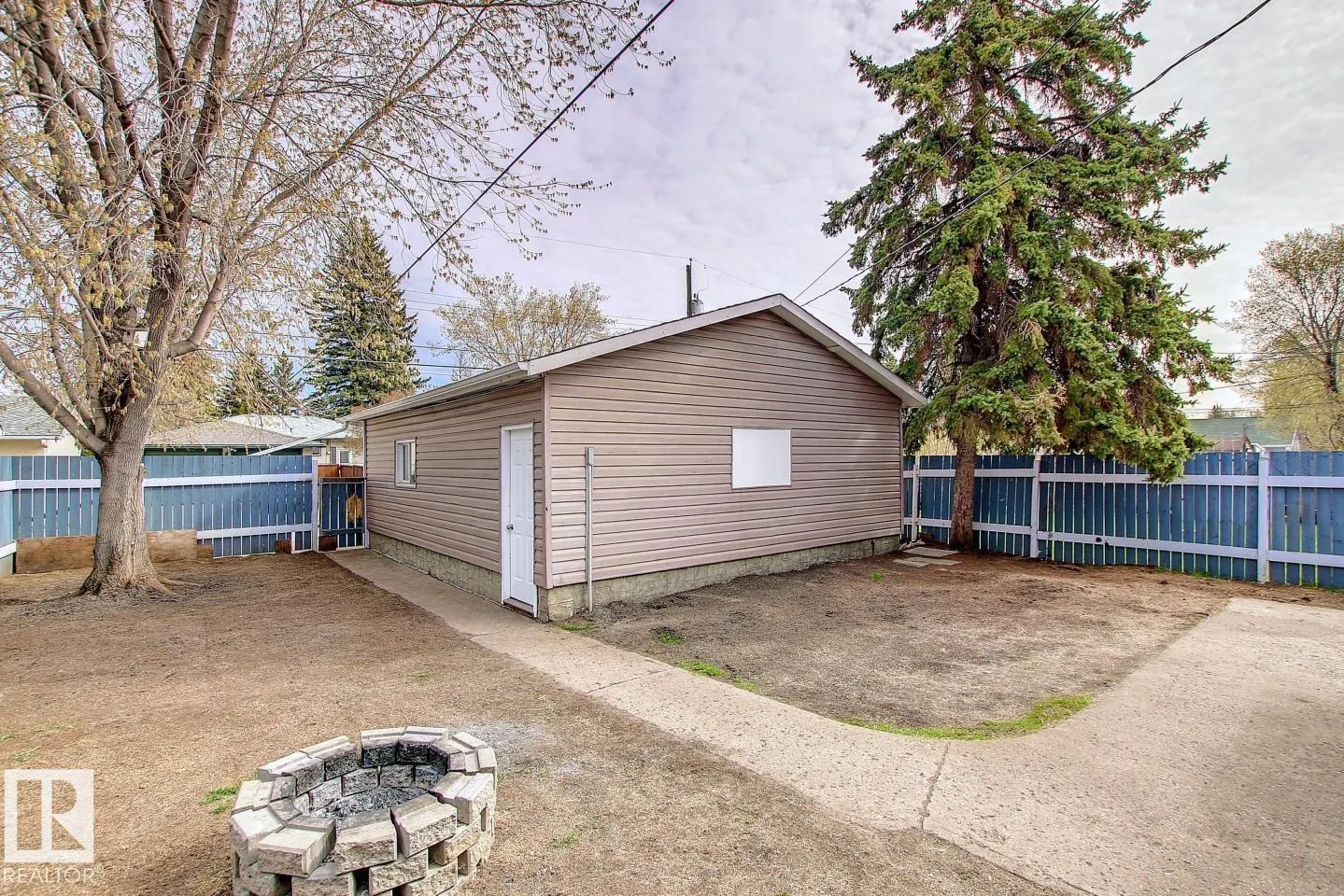 10682 61 AV NW