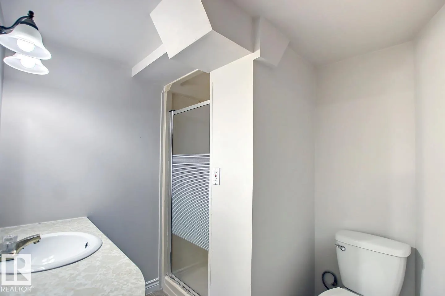 10682 61 AV NW