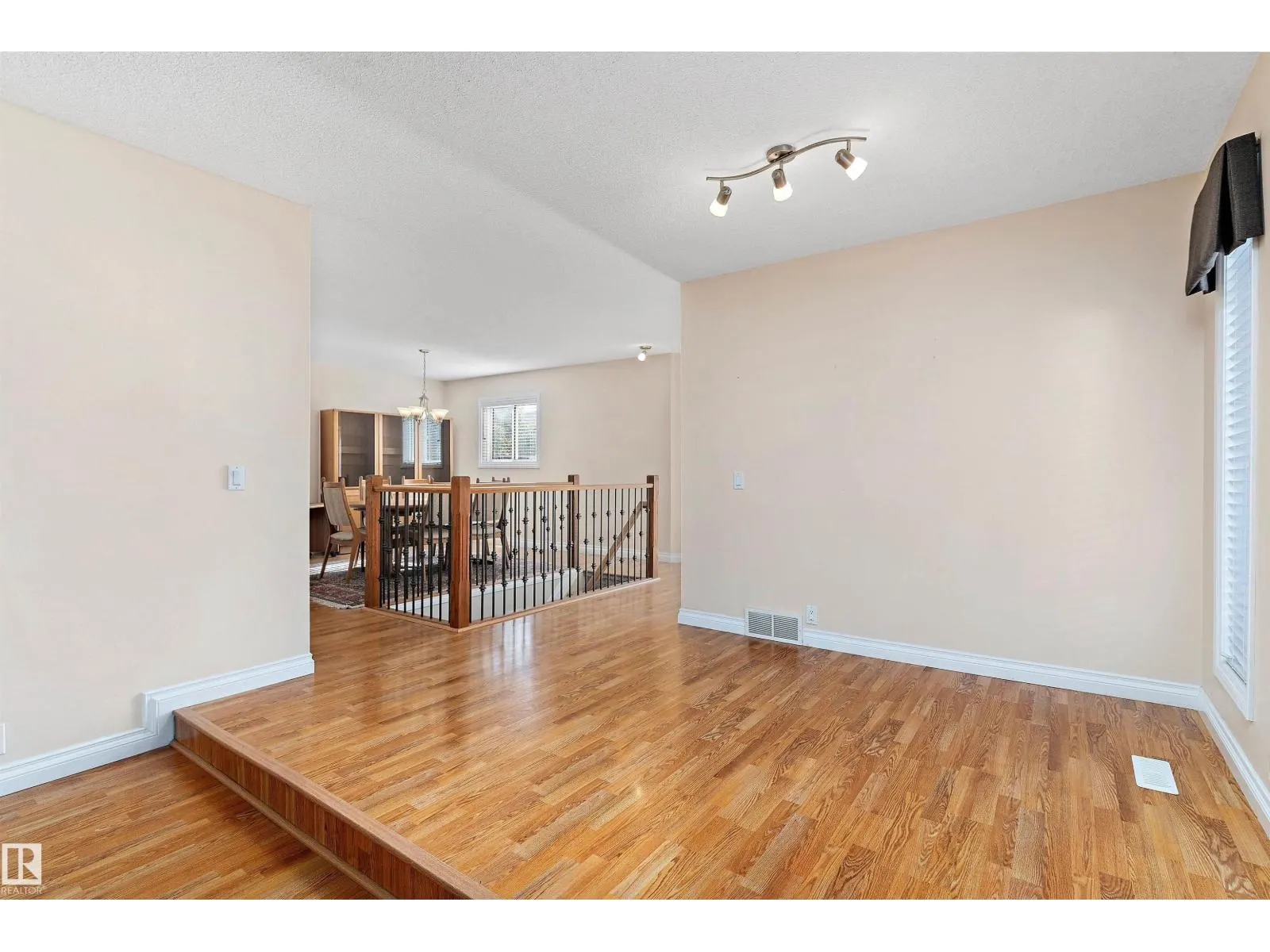 10435 14 AV NW