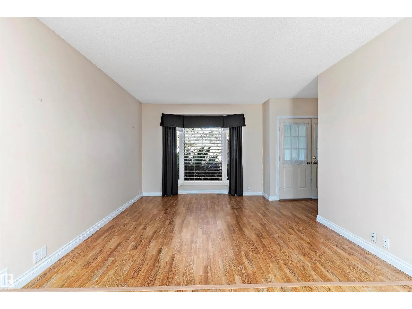 10435 14 AV NW