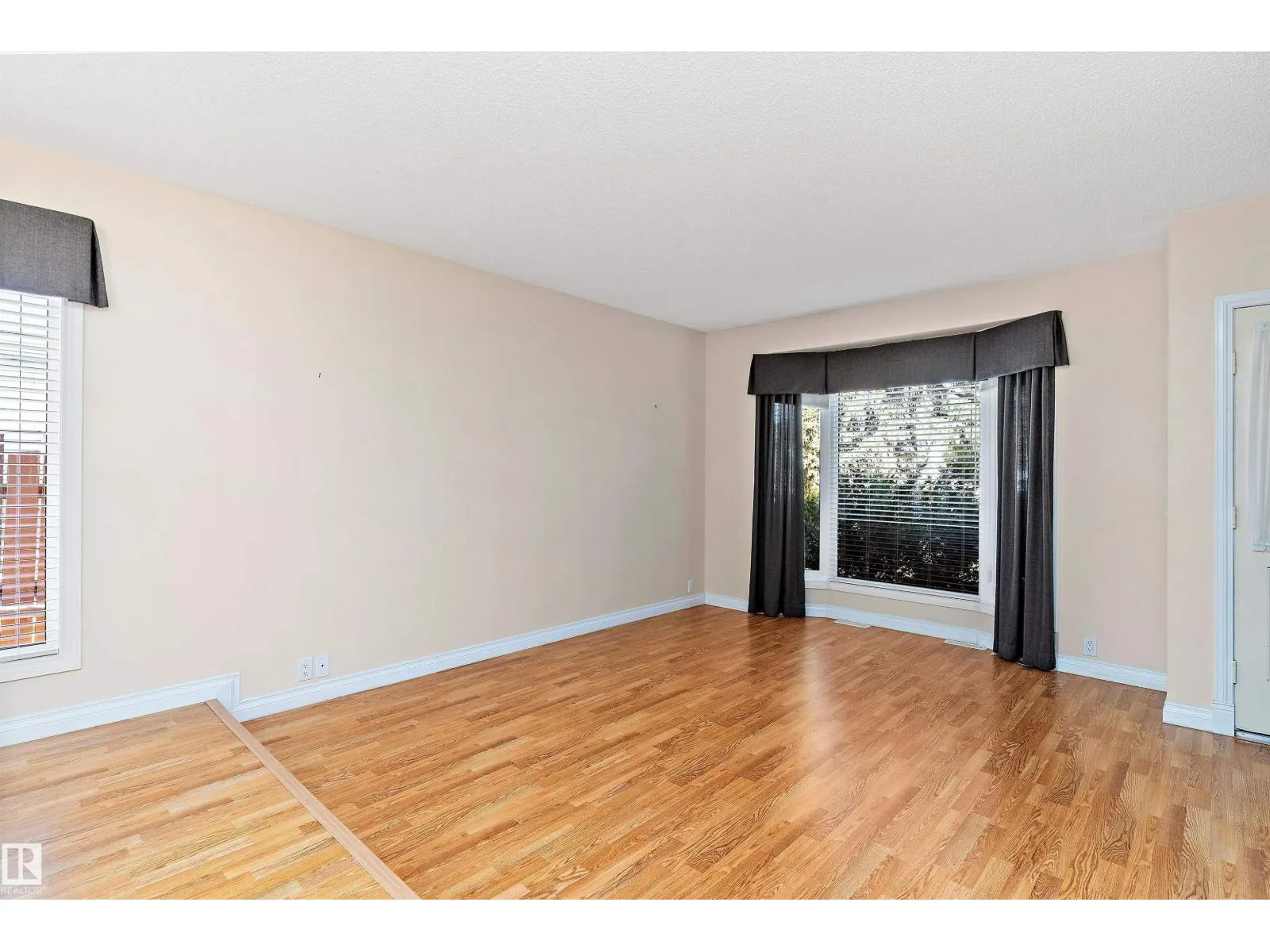 10435 14 AV NW