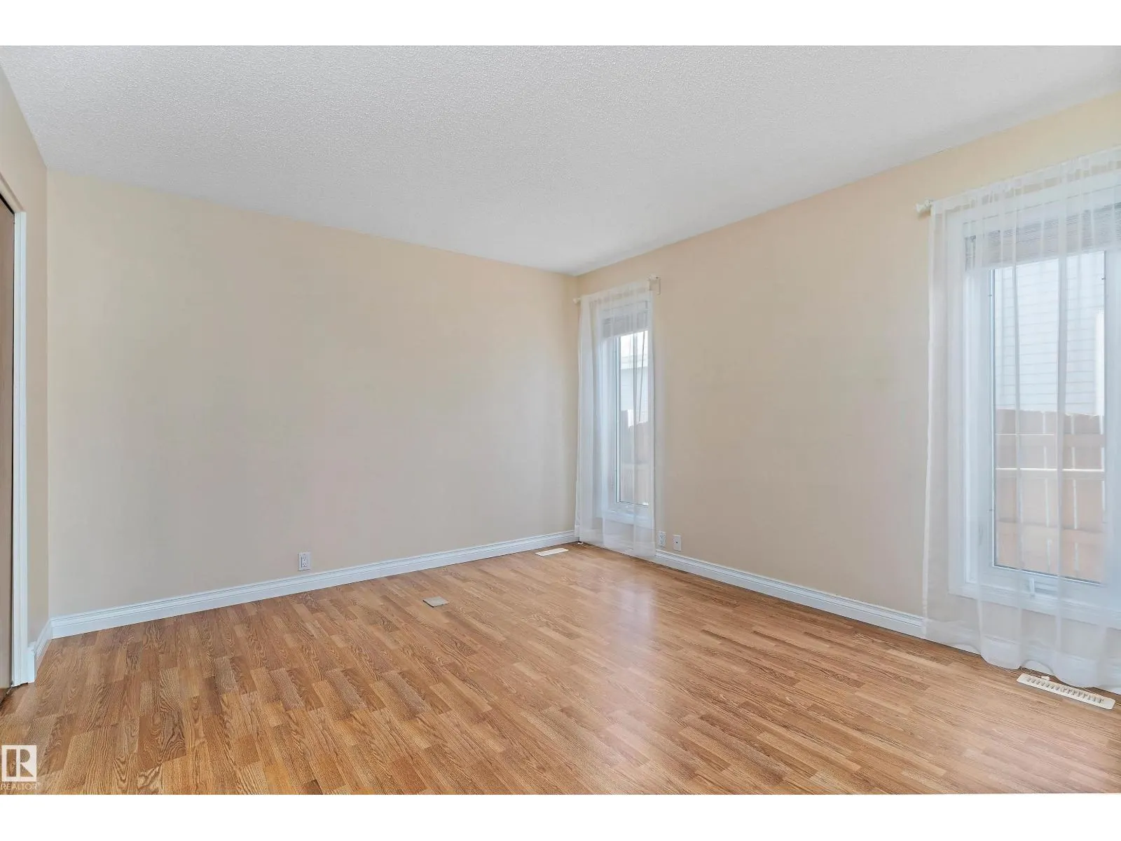 10435 14 AV NW