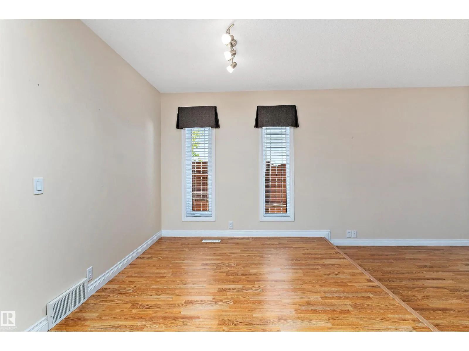 10435 14 AV NW