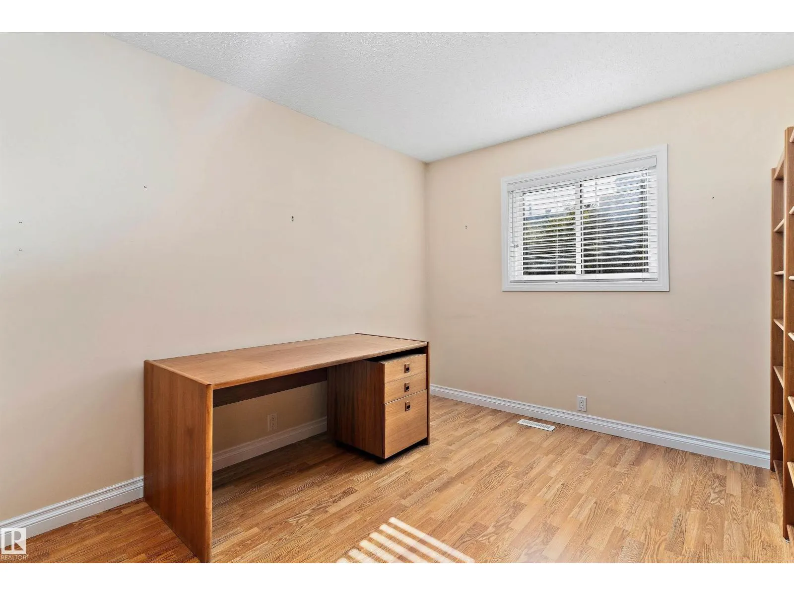 10435 14 AV NW