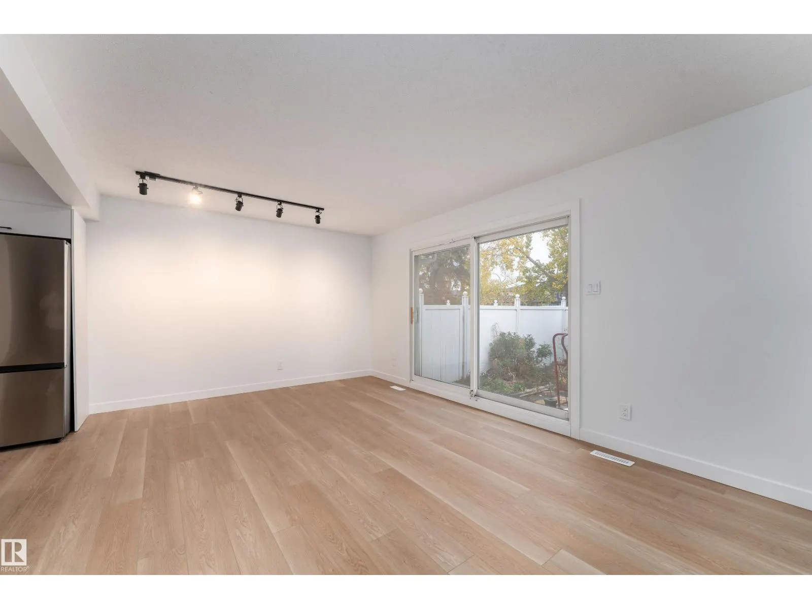 11394 139 AV NW