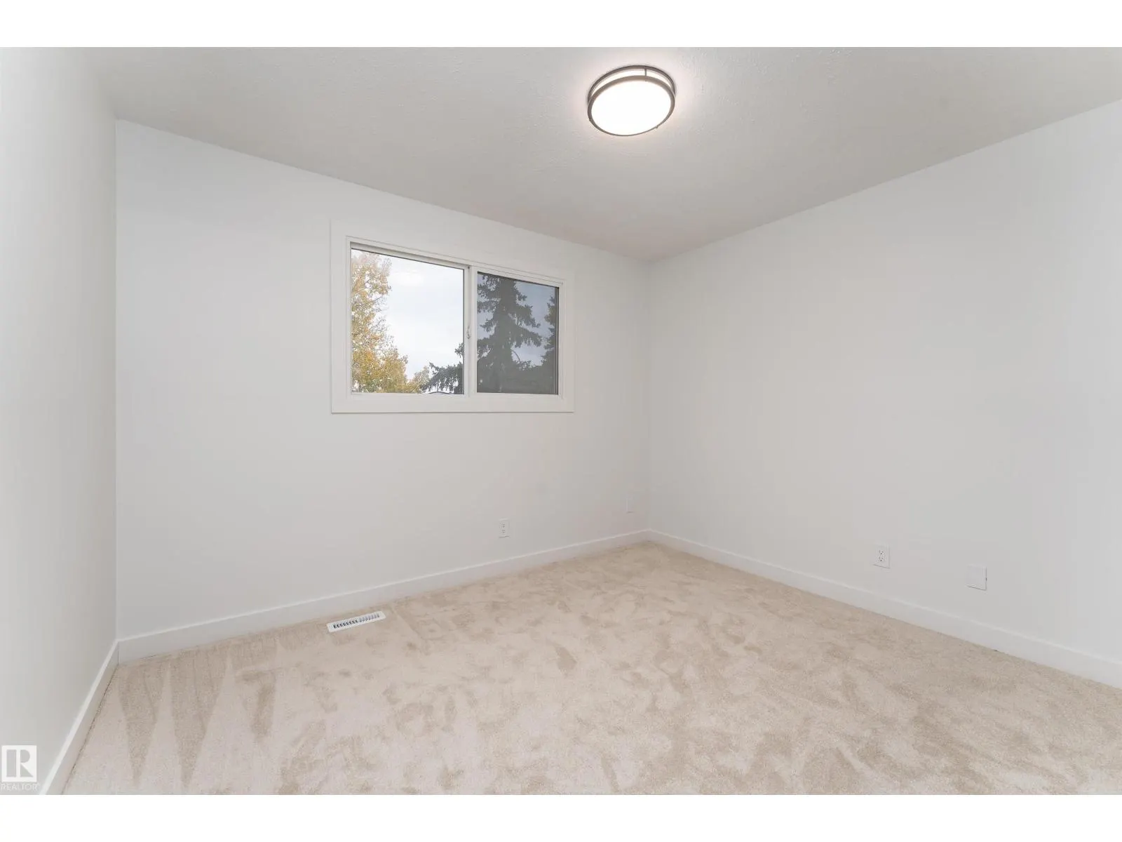 11394 139 AV NW