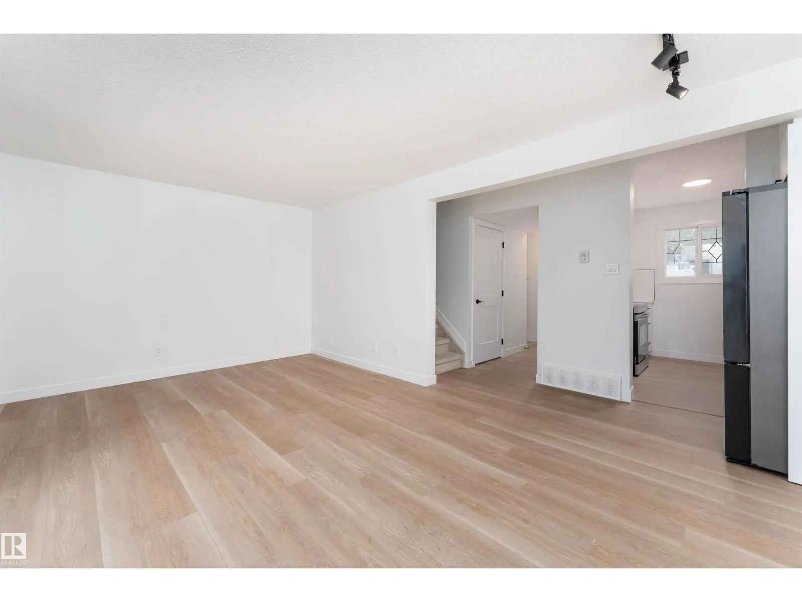 11394 139 AV NW