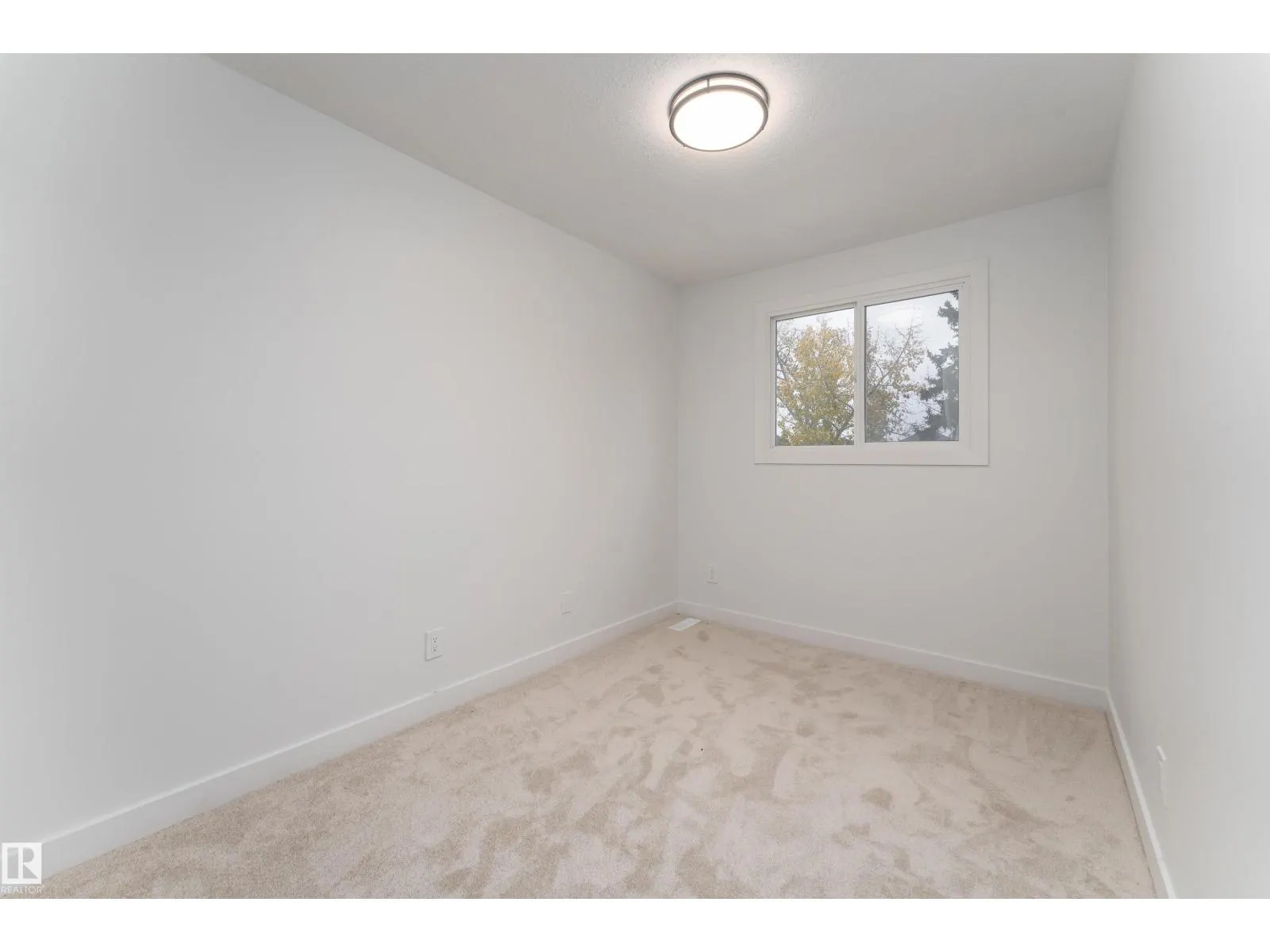 11394 139 AV NW