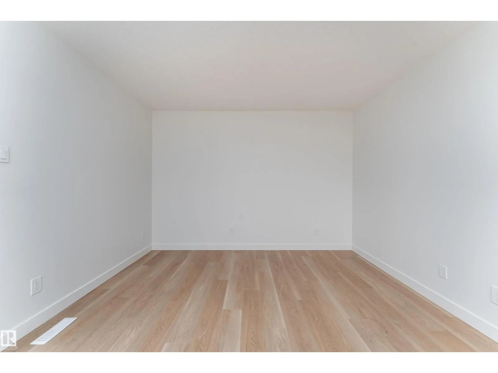 11394 139 AV NW