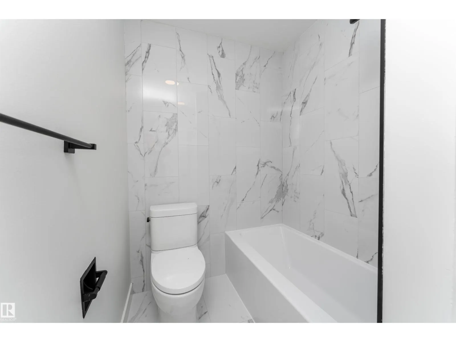 11394 139 AV NW