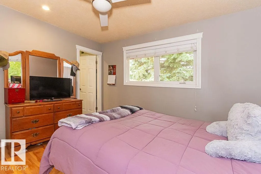 1720 89 ST NW